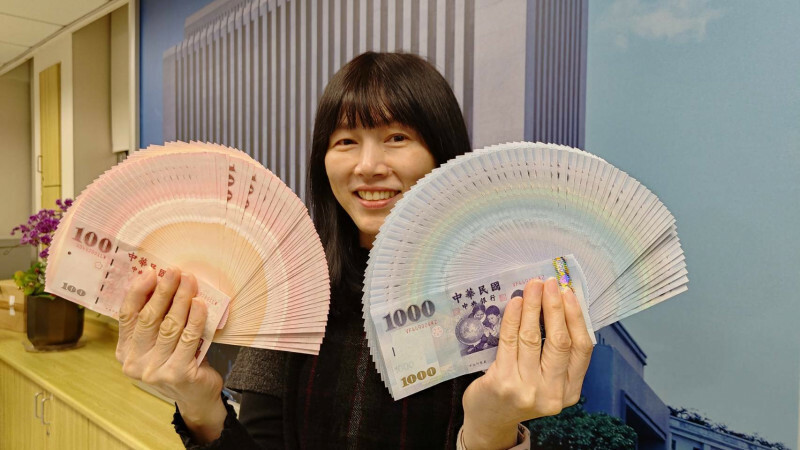 採用全新MicroLED顯示技術，不僅亮度表現出色